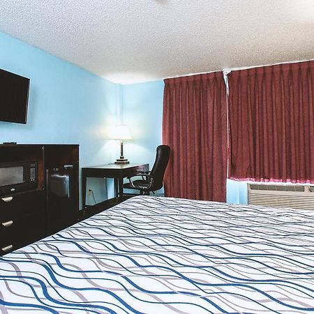 Sky-Palace Inn & Suites Wichita East 외부 사진