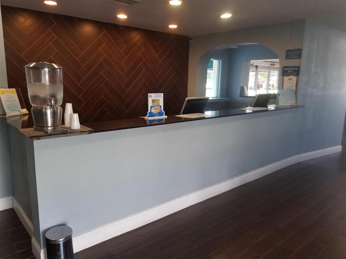 Sky-Palace Inn & Suites Wichita East 외부 사진