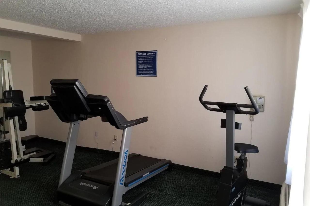 Sky-Palace Inn & Suites Wichita East 외부 사진