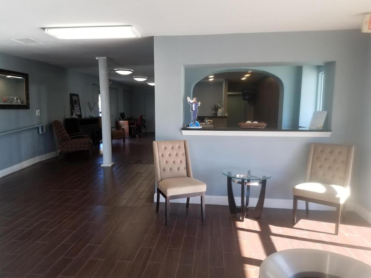 Sky-Palace Inn & Suites Wichita East 외부 사진