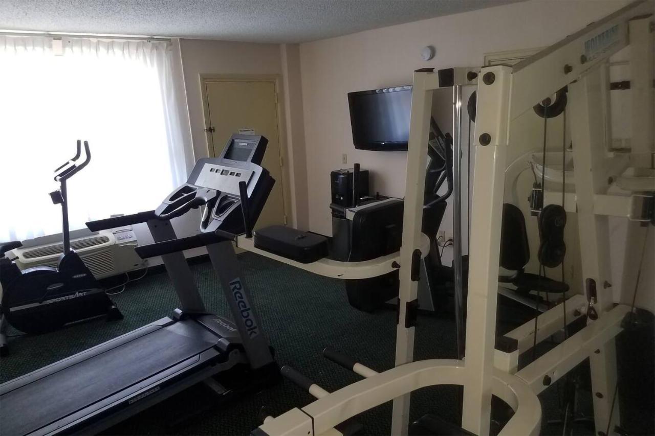 Sky-Palace Inn & Suites Wichita East 외부 사진