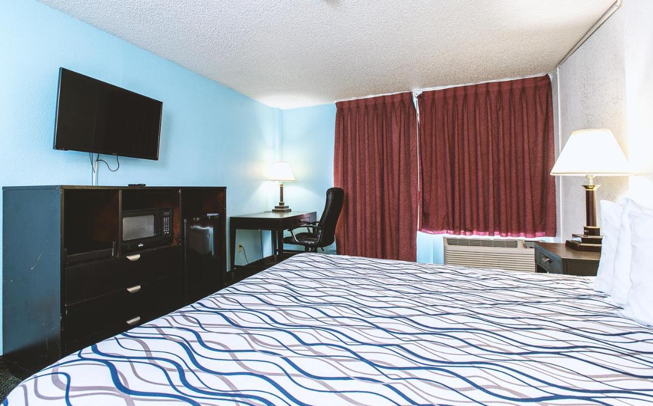 Sky-Palace Inn & Suites Wichita East 외부 사진
