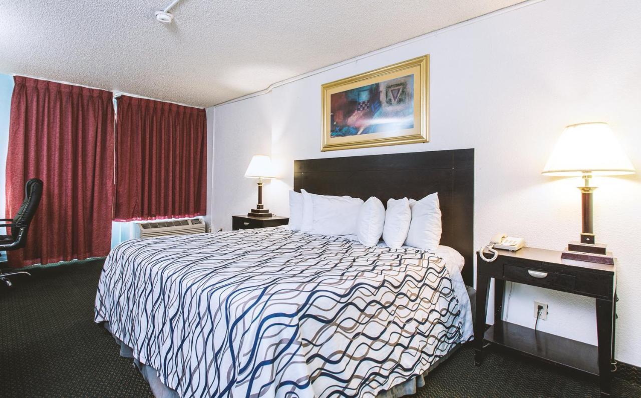 Sky-Palace Inn & Suites Wichita East 외부 사진