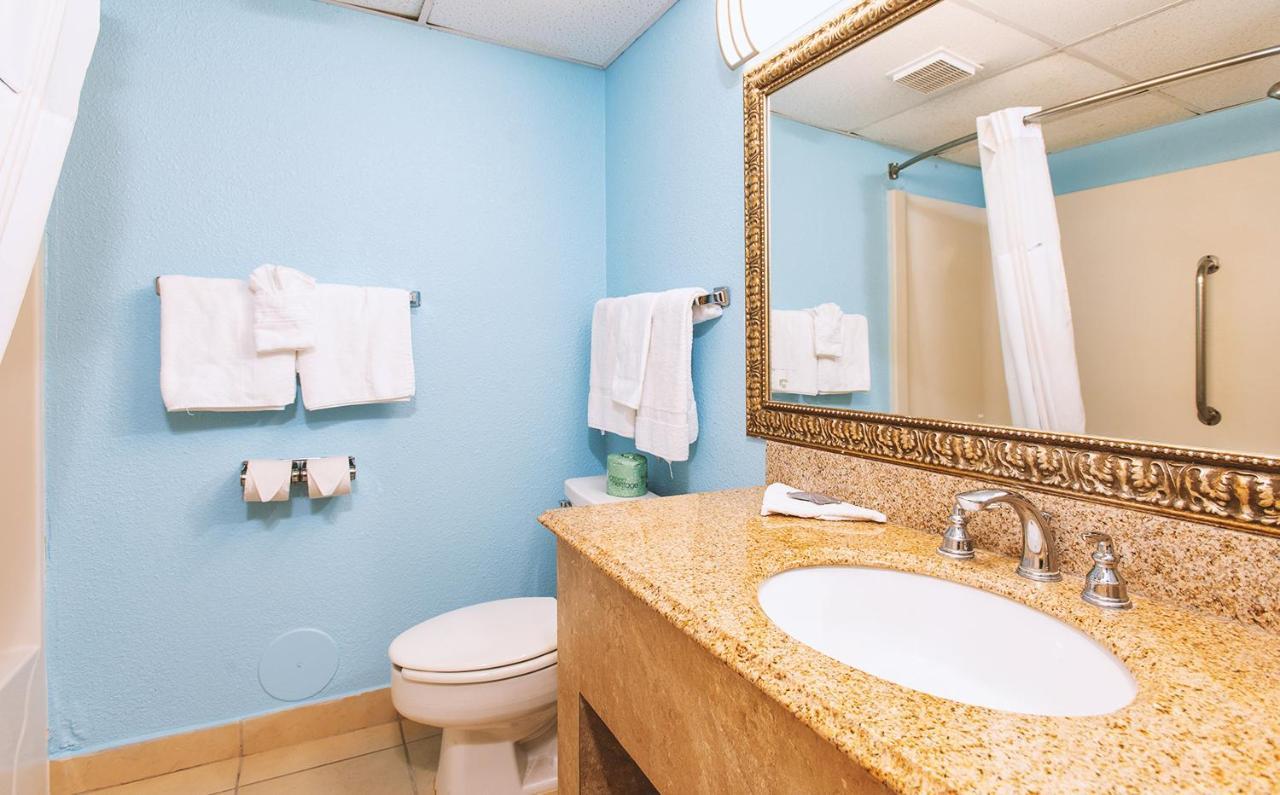 Sky-Palace Inn & Suites Wichita East 외부 사진