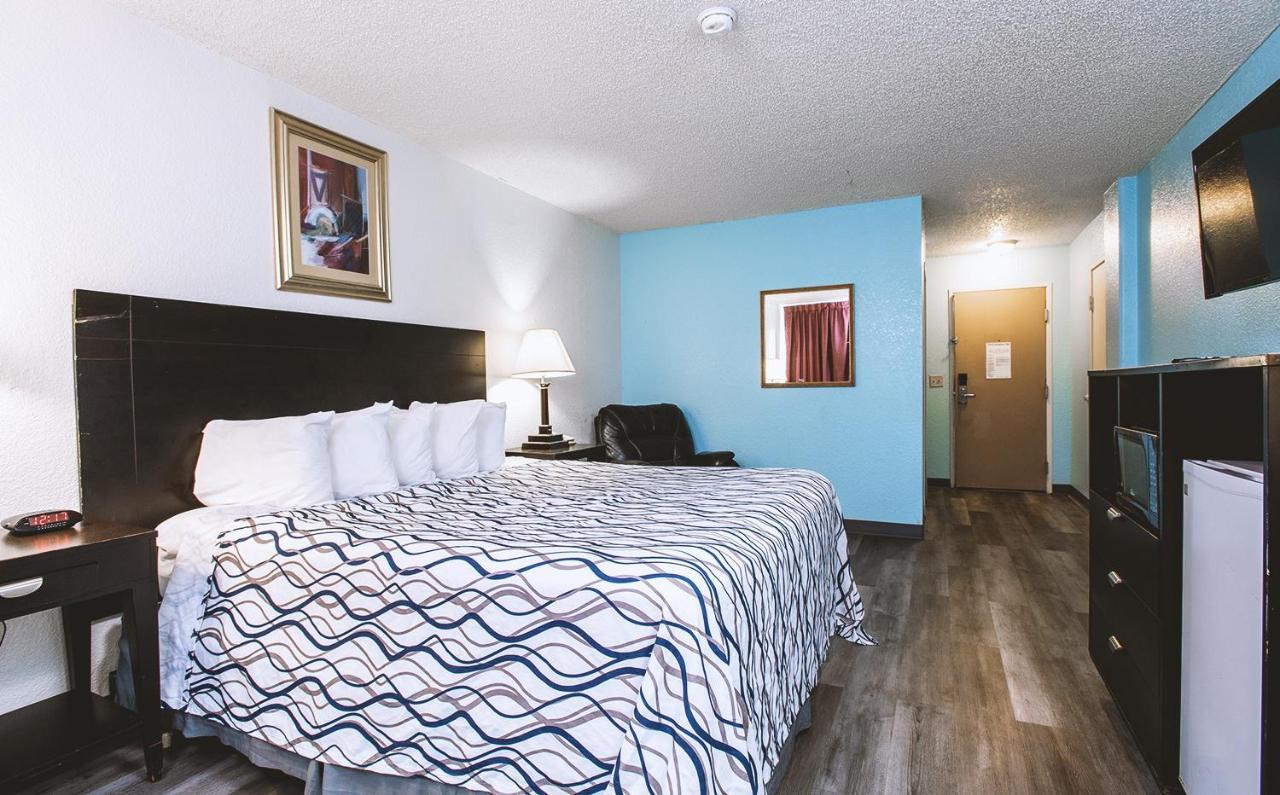 Sky-Palace Inn & Suites Wichita East 외부 사진