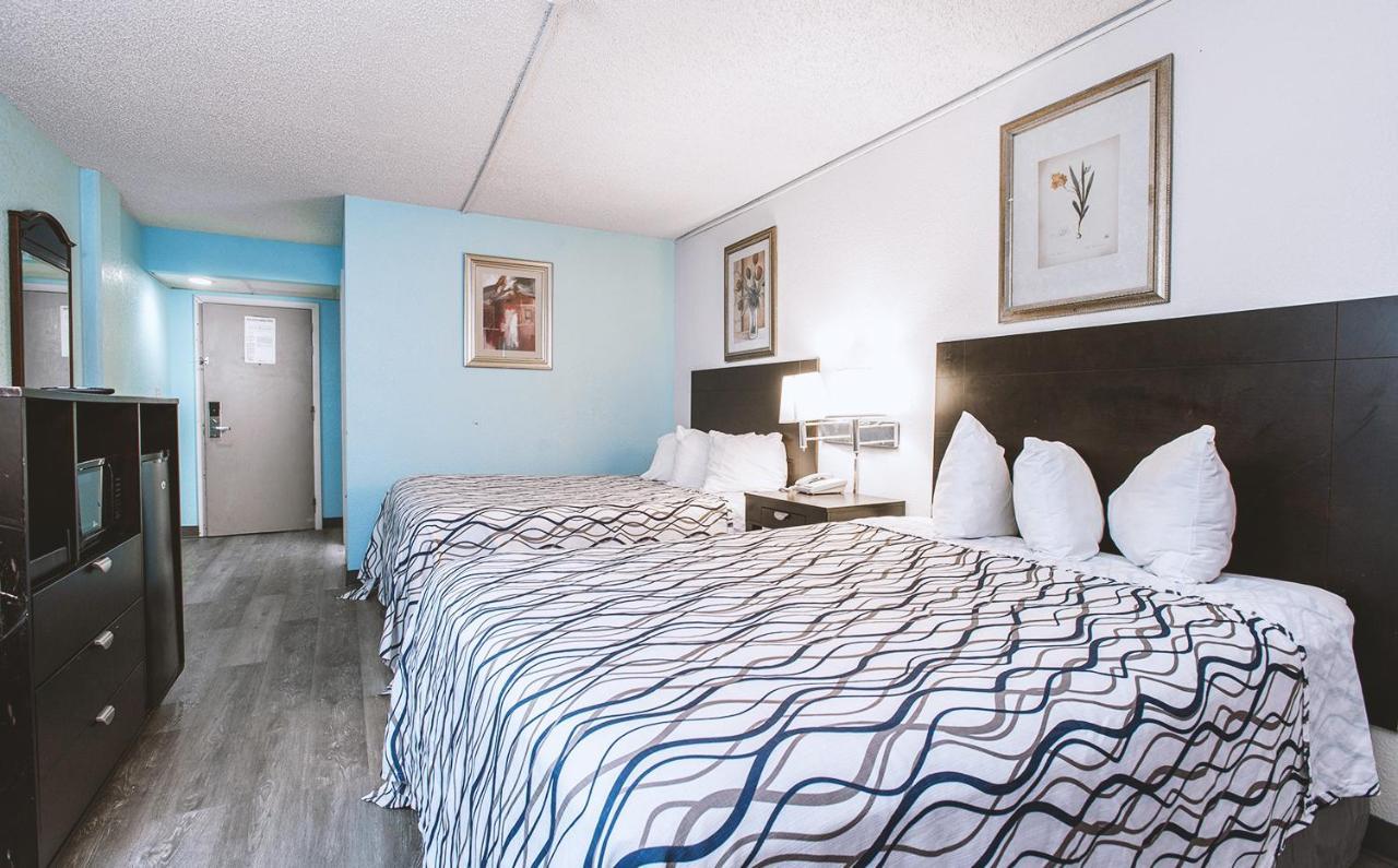 Sky-Palace Inn & Suites Wichita East 외부 사진