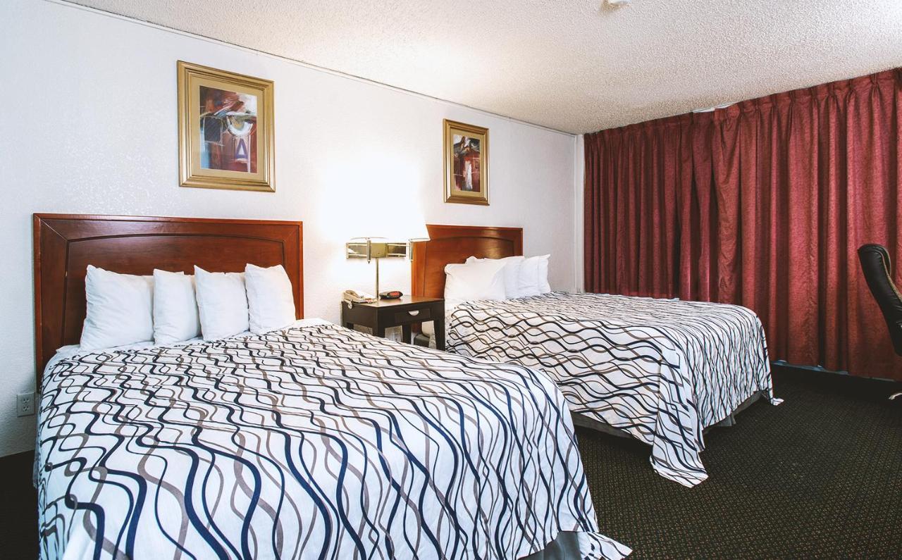 Sky-Palace Inn & Suites Wichita East 외부 사진